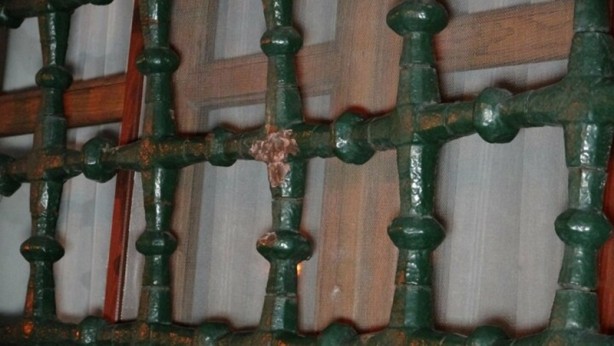 Foto - Bursa'da Ulu Cami'ye balyozlu saldırı: Korkulukları haç işaretine benziyor