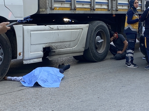 Foto - Bursa'da yürek yakan olay! TIR altında kalan babalarını görünce yıkıldılar