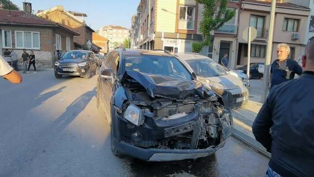 Foto - Bursa'da zincirleme kaza: 6 yaralı