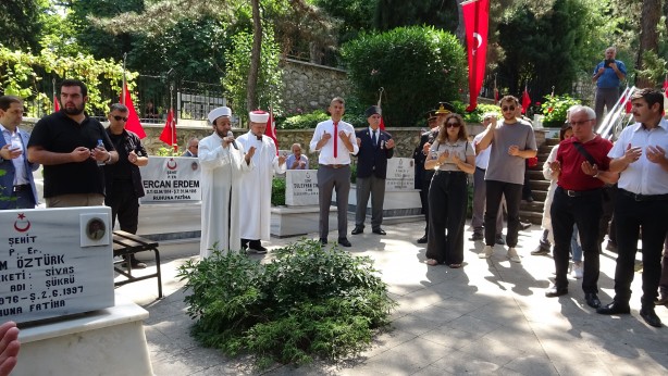 Foto - Bursa'daki şehitliklerde duygusal anma
