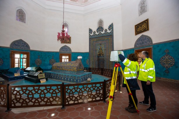 Foto - Bursa'daki tarihi eserler olası depreme karşı lazer tarama cihazlarıyla modelleniyor