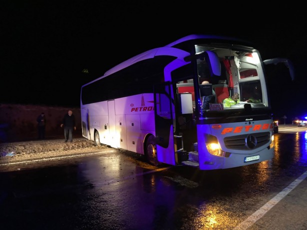 Foto - Bursa'dan Siirt'e gidiyordu! Korkutan kaza