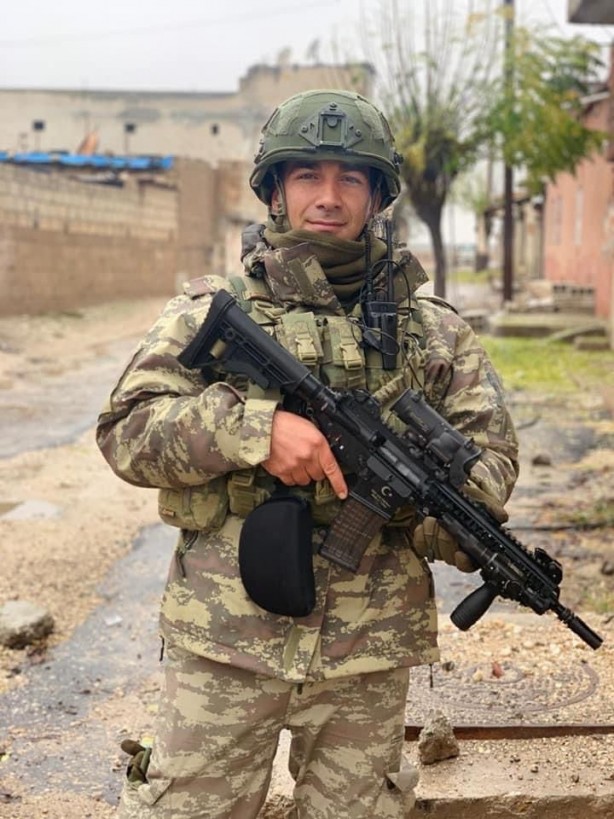 Foto - Bursalı şehidin evine Türk bayrağı asıldı! 