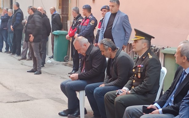 Foto - Bursalı şehidin evine Türk bayrağı asıldı! 