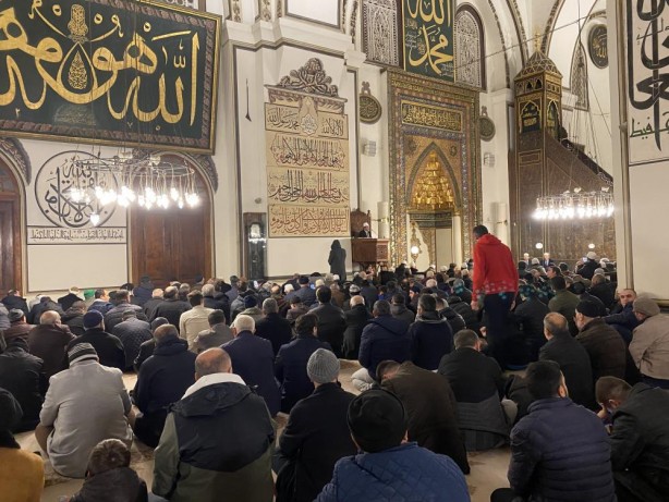 Bursalılar Ulu Cami'ye akın etti