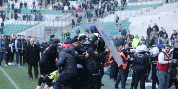 Bursaspor-Diyarbekirspor maçı karıştı! Tam 5 kırmızı kat