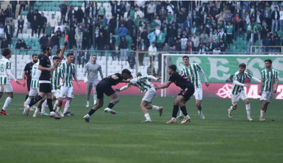 Foto - Bursaspor-Diyarbekirspor maçı karıştı! Tam 5 kırmızı kat