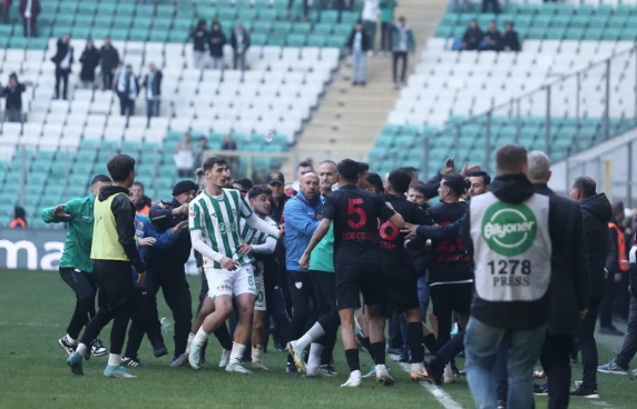 Foto - Bursaspor-Diyarbekirspor maçı karıştı! Tam 5 kırmızı kat