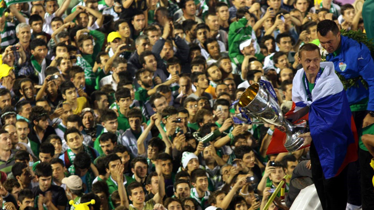 Foto - Bursaspor'un 15 yıl sonra 'Timsah istilası' geri döndü! Balıkesir’de tarihi kutlama!