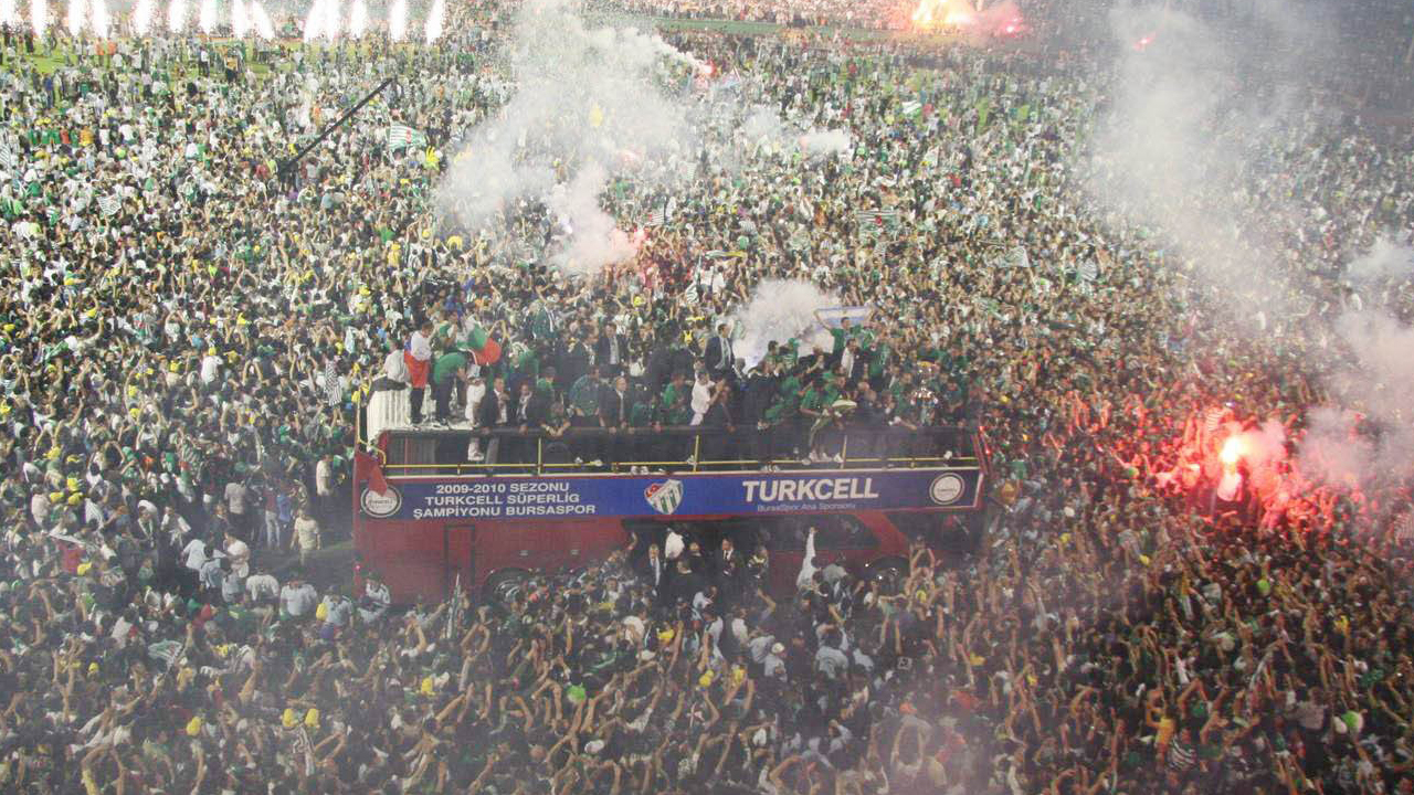 Foto - Bursaspor'un 15 yıl sonra 'Timsah istilası' geri döndü! Balıkesir’de tarihi kutlama!