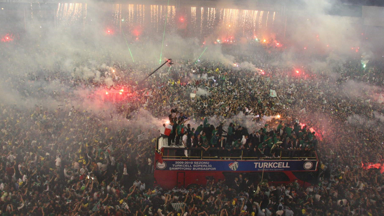 Foto - Bursaspor'un 15 yıl sonra 'Timsah istilası' geri döndü! Balıkesir’de tarihi kutlama!