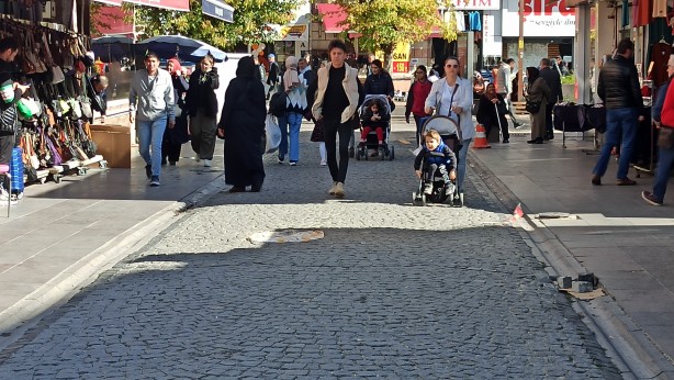 Foto - Burunlarını kapatarak geçiyorlar! CHP'nin yönettiği yer 10 yıldır kokuyor