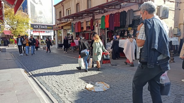 Foto - Burunlarını kapatarak geçiyorlar! CHP'nin yönettiği yer 10 yıldır kokuyor