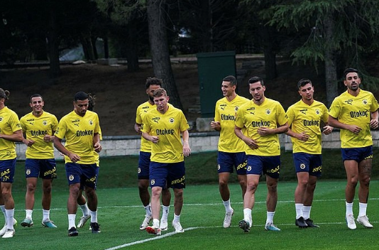 Bütçe çalışması yapıldı! Fenerbahçe 4 yıldızdan birine imza attıracak. Sen ne yaptın böyle İsmail Kartal? Görenler şaşkına döndü