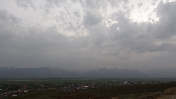 Foto - Bütün gökyüzünü kapladı, gündüz vakti şehir bir anda karanlığa gömüldü! 