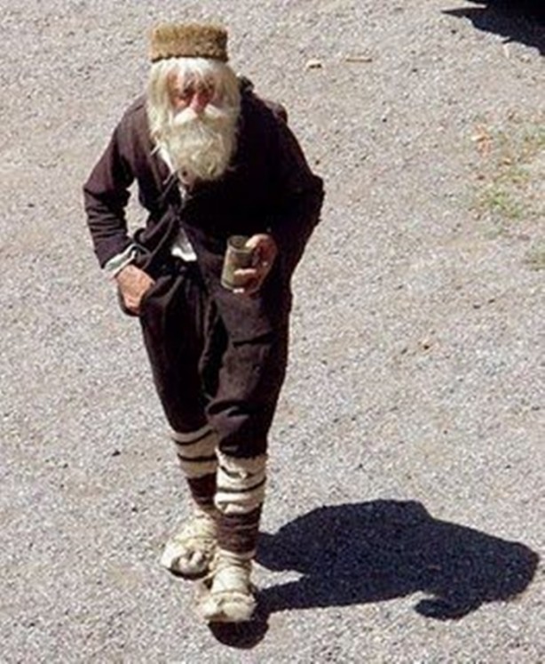 Foto - Bütün gün dilendikten sonra yaptığı şeye çok şaşıracaksınız!