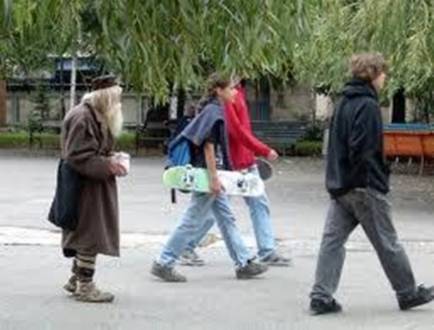 Foto - Bütün gün dilendikten sonra yaptığı şeye çok şaşıracaksınız!