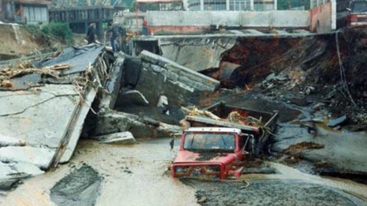 Foto - Bütün şehir sular altında kaldı: İşte Türkiye tarihindeki en büyük 6 sel!