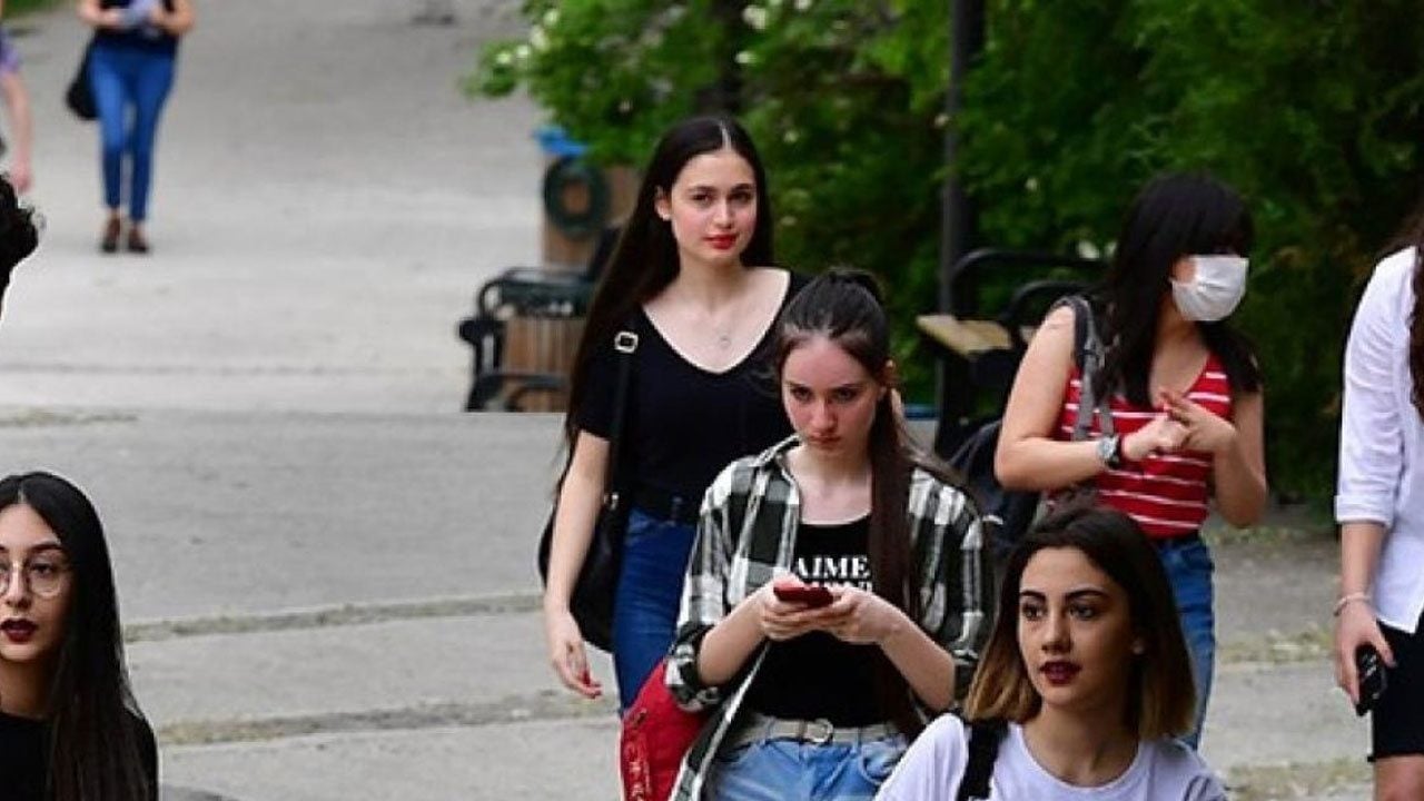 Foto - Büyük çöküş sebebi... Z kuşağı sıra sıra derilerini çürüttü: Buna niye gençler mecbur bırakılıyor