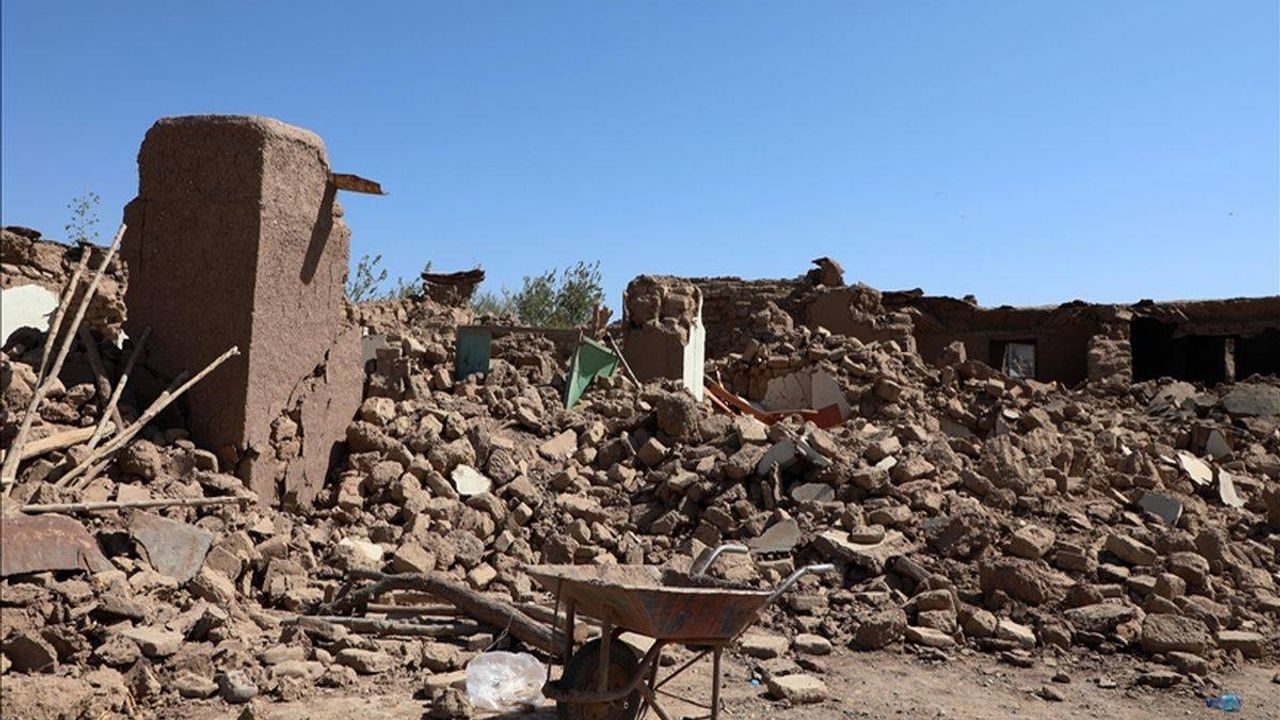 Büyük deprem, Müslüman ülkeyi yerle bir etti! Şimdiden yüzlerce ölü var