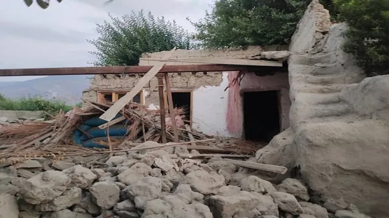 Foto - Büyük deprem, Müslüman ülkeyi yerle bir etti! Şimdiden yüzlerce ölü var