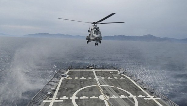 Foto - Büyük gurur! Deniz Hava Komutanlığının tek kadın pilotu ilk iniş operasyonunu gerçekleştirdi!