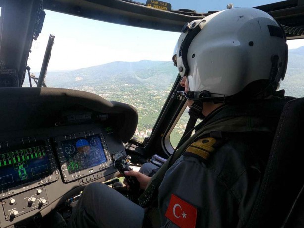 Foto - Büyük gurur! Deniz Hava Komutanlığının tek kadın pilotu ilk iniş operasyonunu gerçekleştirdi!