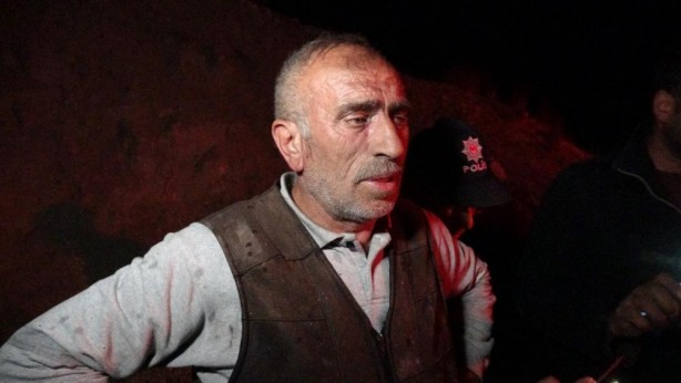 Foto - Büyük panik: Tırın lastiği alev aldı!