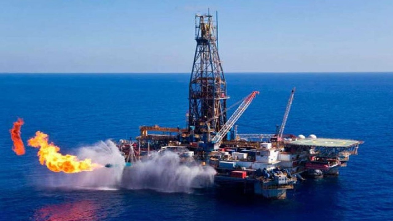 Foto - Büyük petrol ve doğalgaz rezervi keşfedildi! Denizin altından fışkırıyor