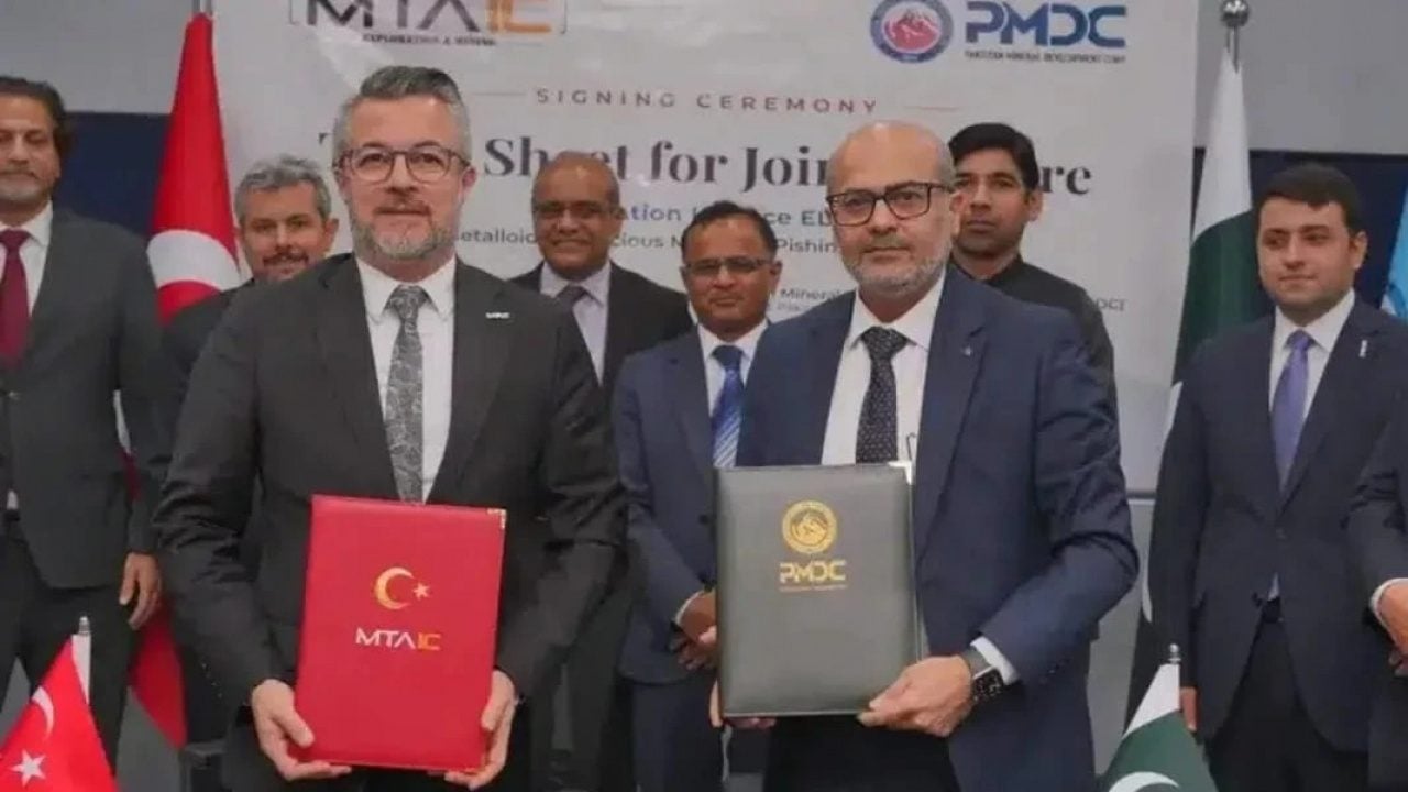 Foto - 'Büyük rezervi bulsa bulsa Türkiye bulur' deyip masaya oturdular: Altın, gümüş ve bakır için imzalar atıldı