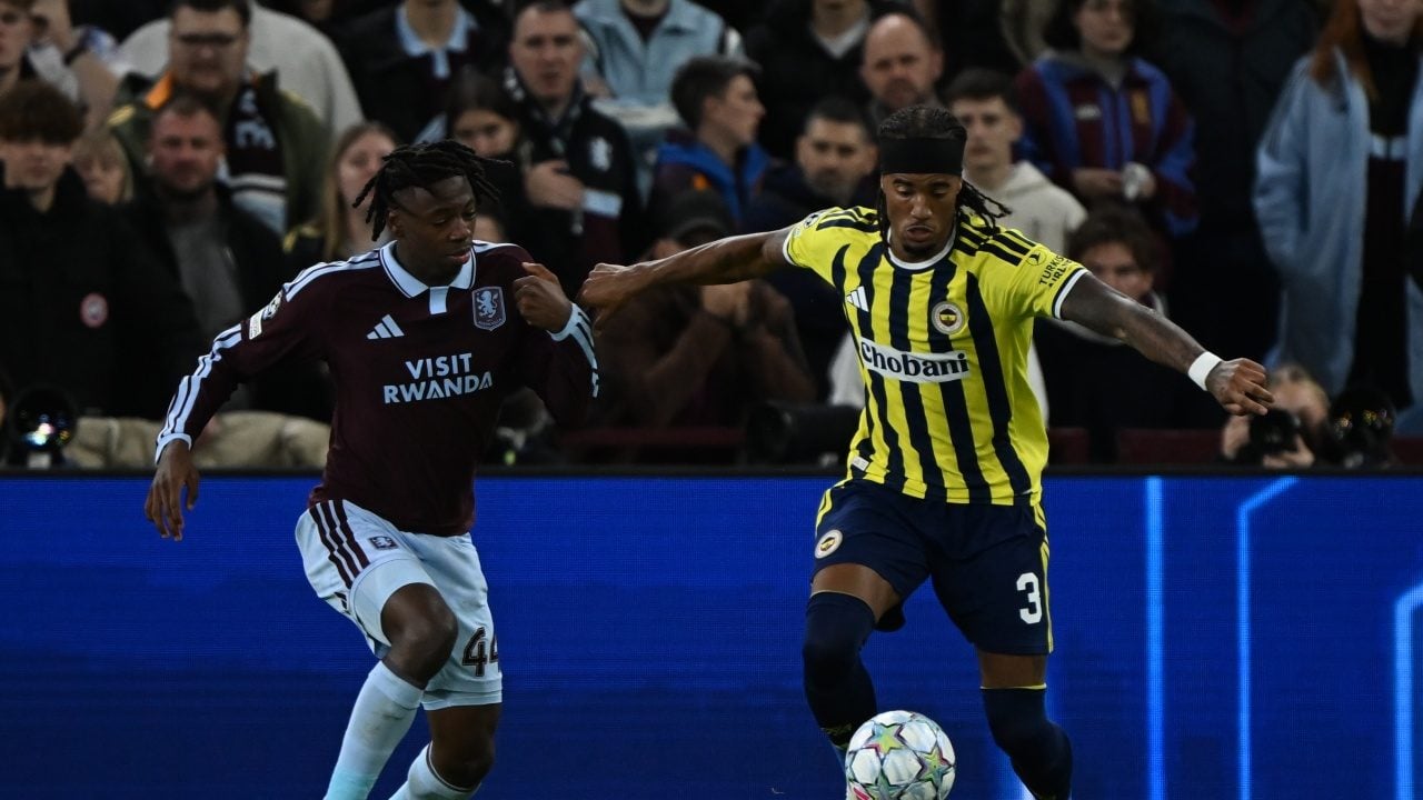 Foto - Büyük şok yaşandı İngiltere'de: Emre Bol İsmail Yüksek'i yerden yere vurdu
