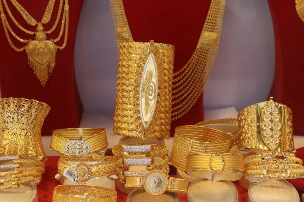 Foto - Herkes elindeki altınını apar topar çıkarmaya başladı! Koşa koşa gidiyorlar