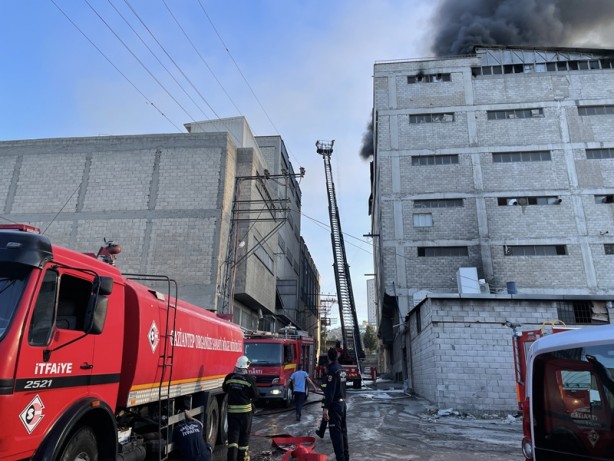 Foto - Büyük yangın kontrol altına alındı