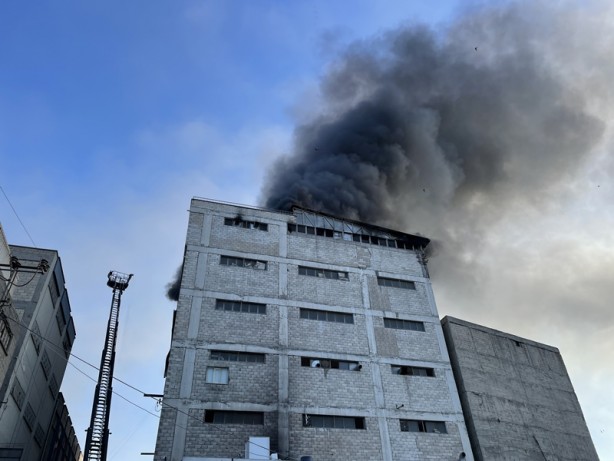 Foto - Büyük yangın kontrol altına alındı