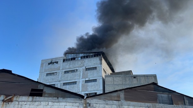 Foto - Büyük yangın kontrol altına alındı