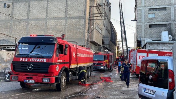Foto - Büyük yangın kontrol altına alındı
