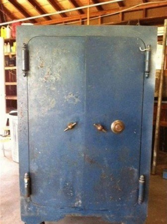  Büyükanneden kalan dolabı seneler sonra açtılar ve...