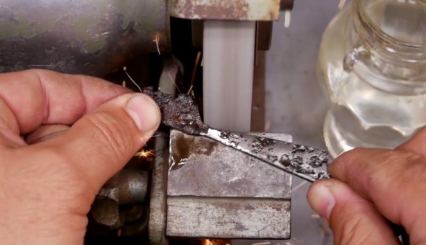 Foto - Büyükbabasının evinde şans eseri buldu! Son hali herkesi şaşırttı