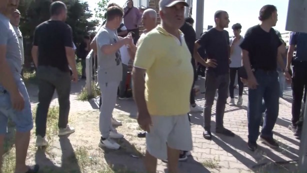Foto - Büyükçekmece'de facia! Otomobil otobüs durağına daldı: 1 ölü 4 yaralı