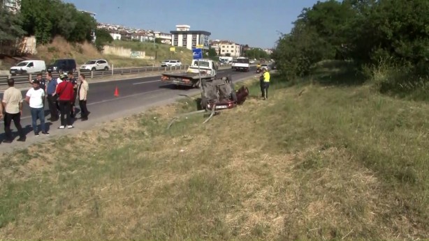 Foto - Büyükçekmece'de facia! Otomobil otobüs durağına daldı: 1 ölü 4 yaralı