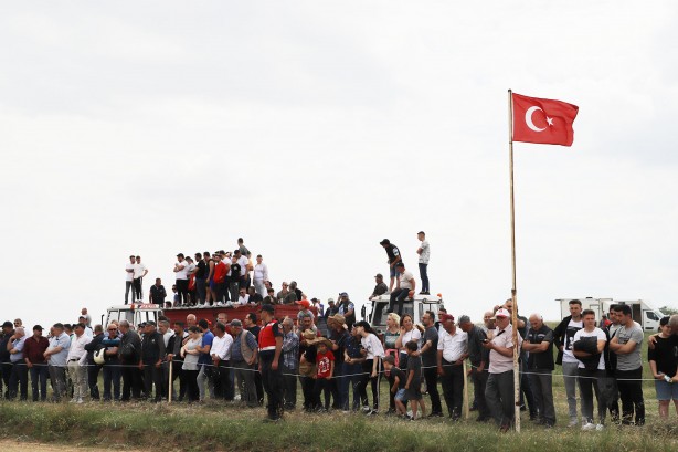 Foto - Büyükmandıra 98. Kavasoğlu ve Şamdancıbaşı İbrahim Yağlı Pehlivan Güreşleri at yarışıyla başladı