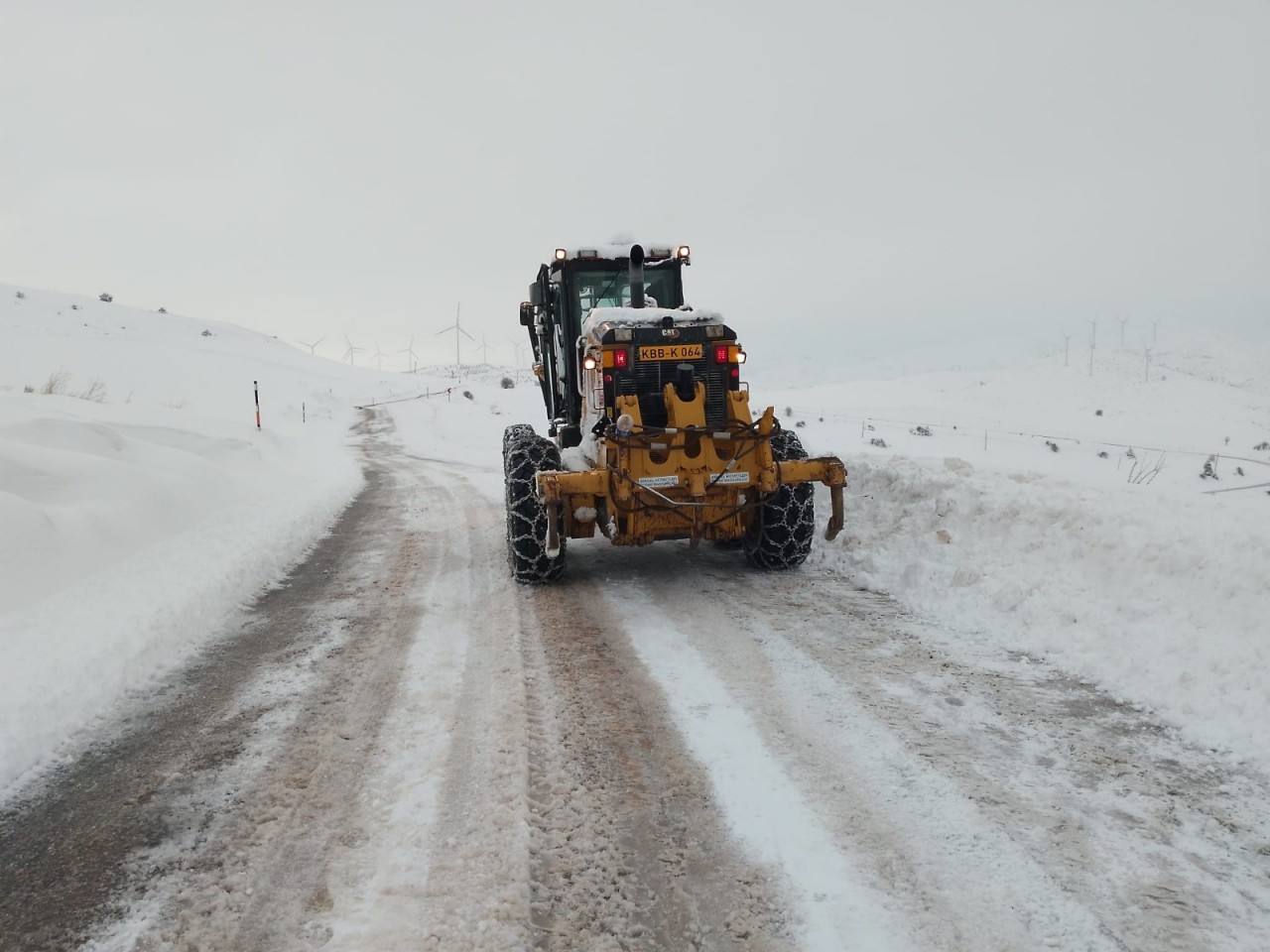Foto - Büyükşehir, kardan kapanan 91 mahalle yolunu ulaşıma açtı
