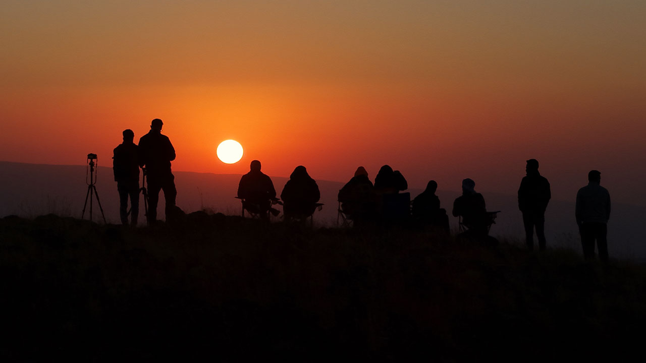 Büyüleyici manzara! Güneşin doğuşu ve batışı hayran bırakıyor