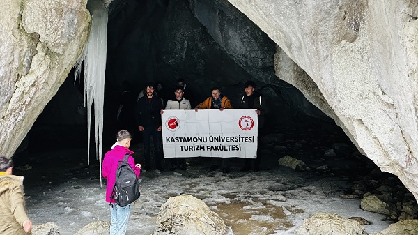 Foto - Buz sarkıtları altında ders 