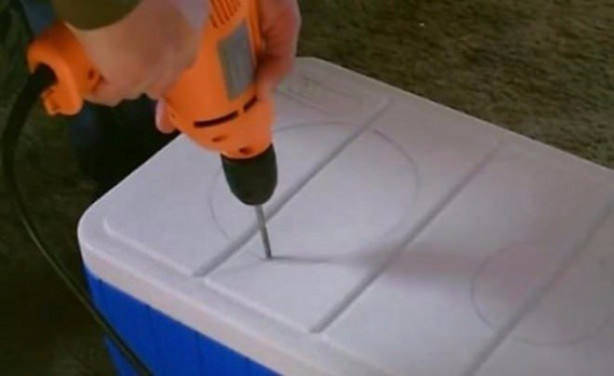 Foto - Buz termosu ve vantilatör kullanarak klima yaptı