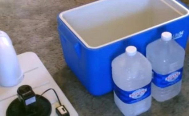 Foto - Buz termosu ve vantilatör kullanarak klima yaptı