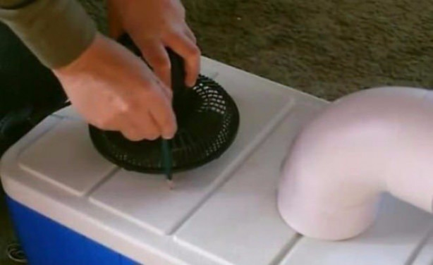 Foto - Buz termosu ve vantilatör kullanarak klima yaptı