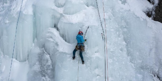 Foto - Buz tırmanışı nefes kesti! Sporcular 300 metre yükseklikteki şelalelere tırmandı