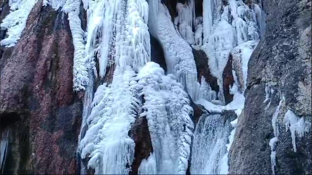 Foto - Buz tutan Günpınar Şelalesi kartpostallık görüntüler oluşturdu