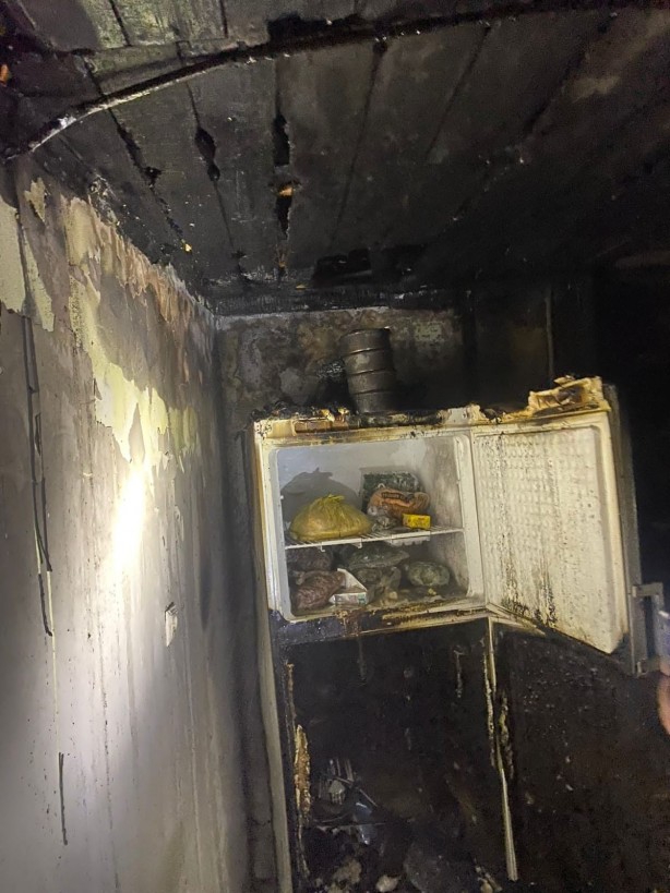 Buzdolabı bomba gibi patladı! Yangın çıktı